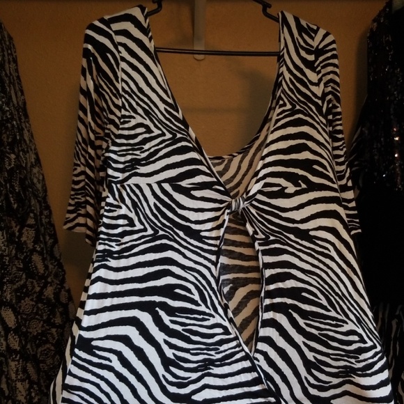 Zebra top with back cut out - Picture 4 of 4